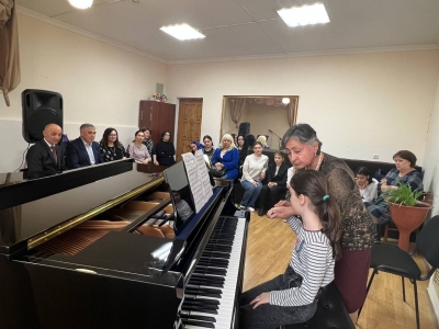 В малом музыкальном зале ДШИ №7 Управления культуры для учащихся специального фортепиано провела мастер-класс заслуженный учитель РД Светлана Георгиевна Папаян.